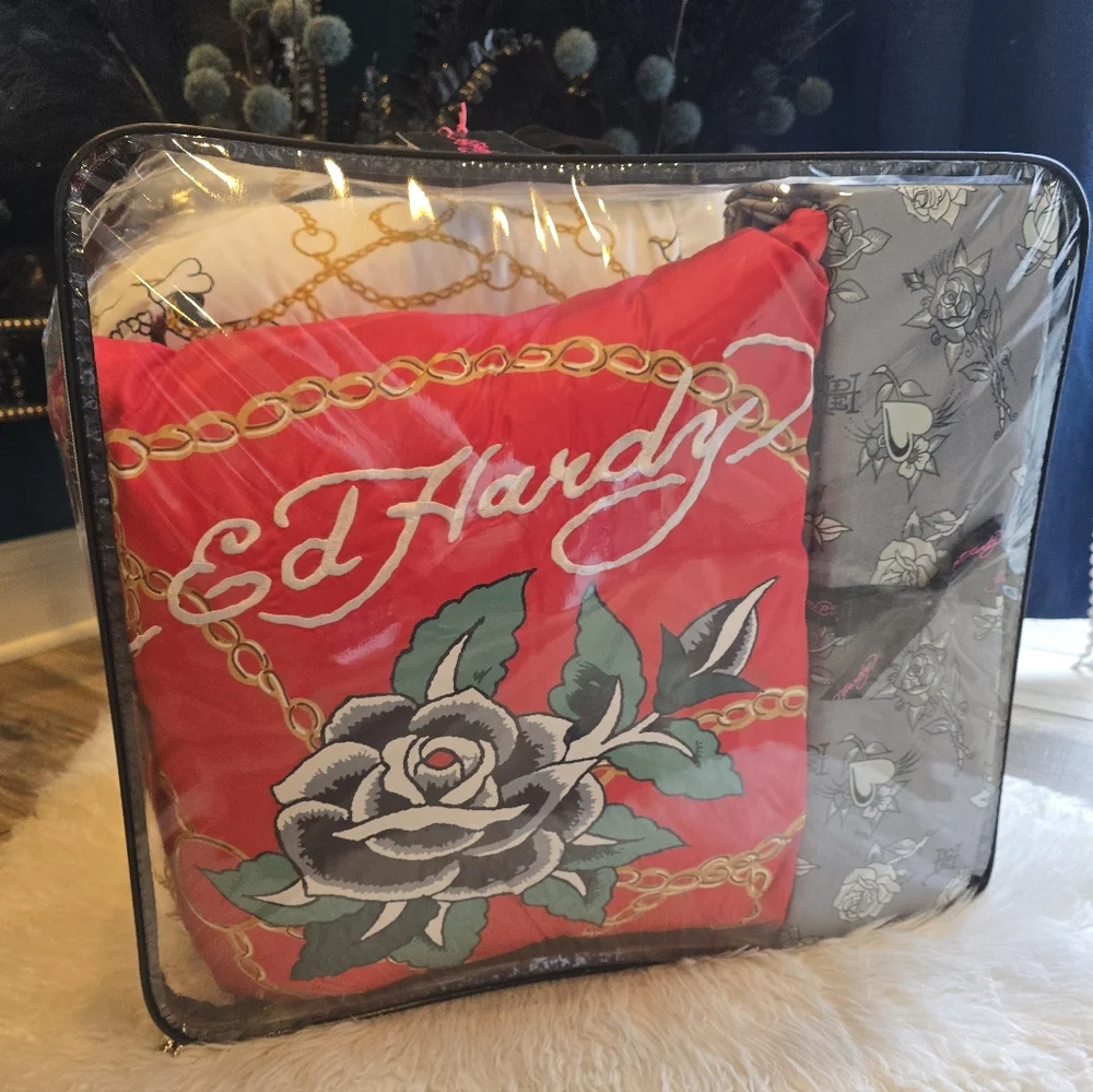 Ed Hardy Queen reversible 8piece Bedding set new